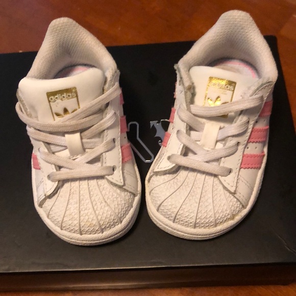 Girls Classic Shell Toe Adidas - Picture 5 of 5